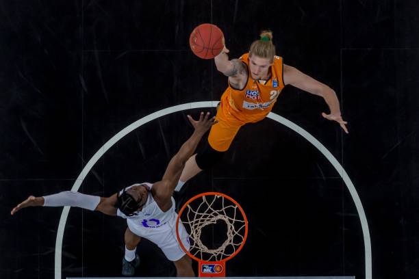 的动作向外 的动作向外