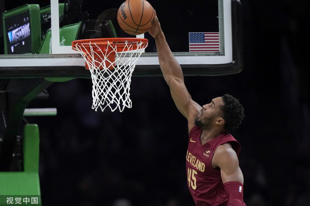 老将还是稳！方硕半场9中5&三分5中2贡献12分2篮板.