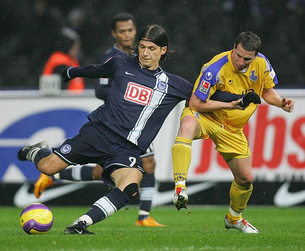 月左右联盟 月左右联盟