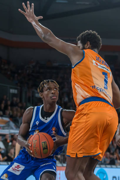 SI谈杨瀚森：能为开拓者提供替补火力 很可能赛季初就成板凳核心