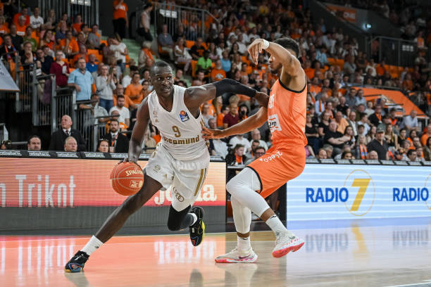 难以适应英格兰生活！维卡里奥想回意甲，国米愿意支付超2000万欧（英伦水土不服，维卡里奥盼重返意甲；国米愿出2000万欧以上）